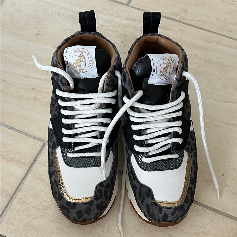 NEW Grey Leo mid sneaker by esseutesse